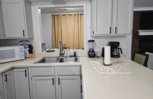 Bartlett Apartment | Spacious fully furnished 3-bedroom apartment with AC strong Wi-fi