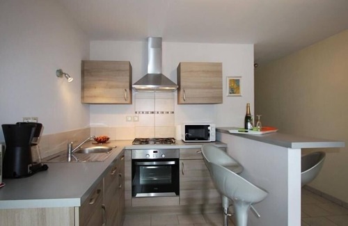 Docelles Cottage | Gite Docelles: Family-Friendly Retreat with Spa Amenities