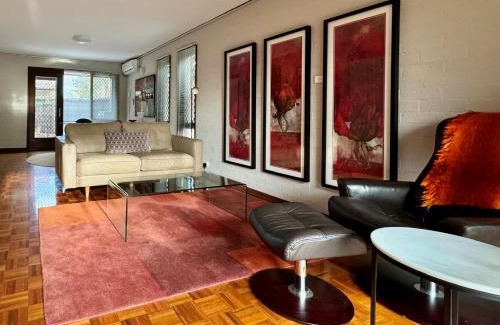 Braddon Apartment | Spacious garden apartment