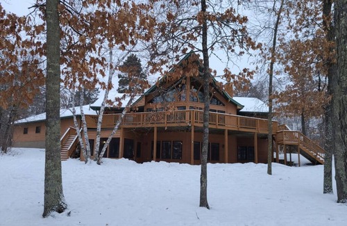 Nevis House | Lake House Retreat for 20 with Ocean & Lake Views
