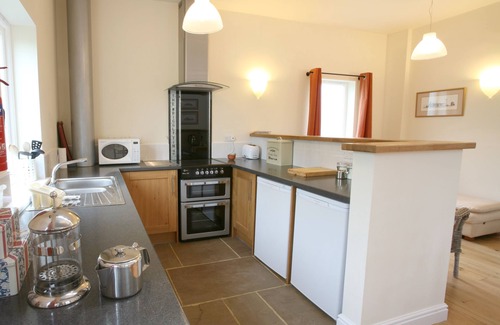 Millers Dale House | Guest Rated 10/10: Holiday Home with Private Garden