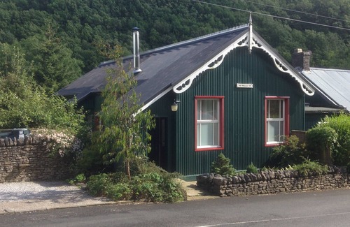 Millers Dale House | Guest Rated 10/10: Holiday Home with Private Garden