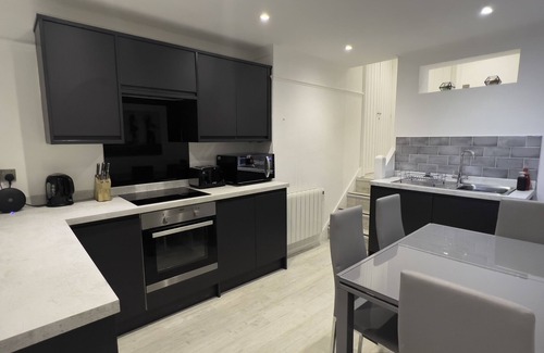 Royal Tunbridge Wells Apartment | Stylish Boutique 2 Bed Apartment in Central Location