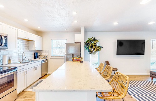 Elkhart House | Cozy Retreat with Outdoor Space & Quick Notre Dame Access
