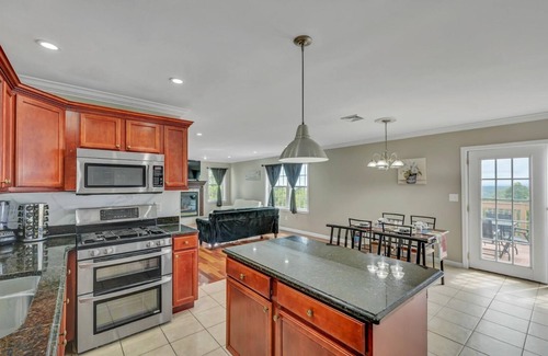Bloomingburg House | Spacious Getaway! 7BR w Park & pool Scenic Views