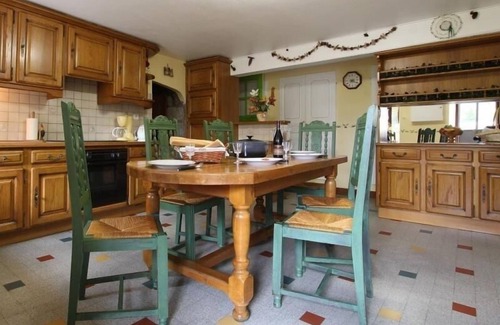 Croisances Cottage | Family-Friendly Gite Thoras with Spa and Breakfast Included