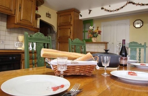 Croisances Cottage | Family-Friendly Gite Thoras with Spa and Breakfast Included