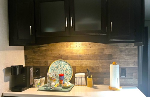 Dripping Springs House | Spacious Glamper with TWO fireplaces, sleeps 2-4 in charming Dripping Springs