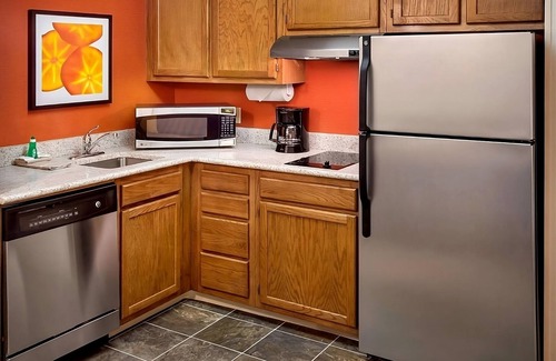 Bethlehem Hotel | Budget-Friendly Getaway with Outdoor Fireplace & Pet Welcome