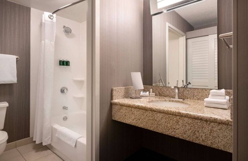 Camarillo Hotel | Budget-Friendly Accommodation with Pool Near Pleasant Valley