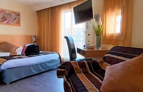 Gap Hotel | Budget-Friendly Accommodation Near Place du Rochasson!