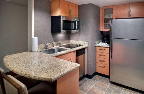 Alpharetta Hotel | Budget-Friendly Accommodation with Pool & Free Breakfast