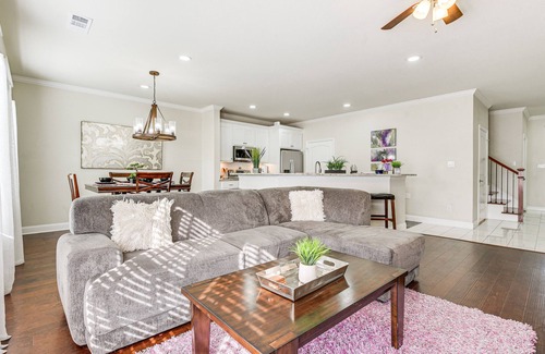 Grand Prairie House | Guest Rated 10/10: Grand Prairie Home with Patio & Spa