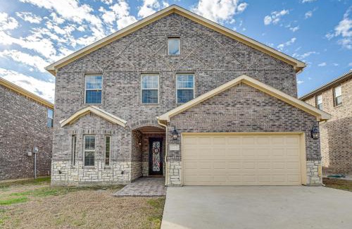 Grand Prairie House | Family-Friendly Grand Prairie Home with Fenced Yard & Patio