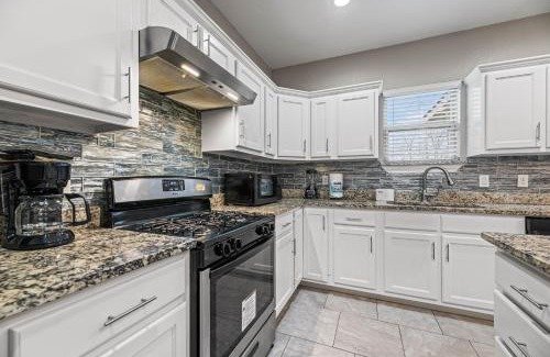 South Arlington House | Spacious Grand Prairie Getaway