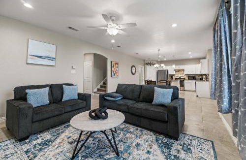 South Arlington House | Spacious Grand Prairie Getaway