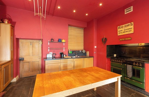 Barmouth House | Spacious Grand Victorian Townhouse by the sea. Magnificent Views. Great Location