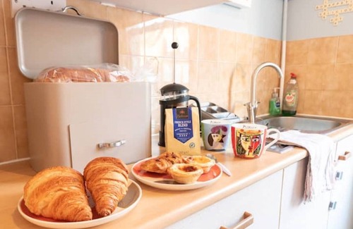 Scarborough Apartment | Prime Location Flat Near Seafront with Breakfast Included