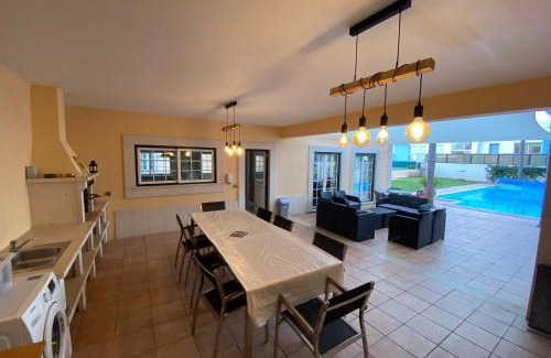 Sao Martinho do Porto Villa | Inviting Ground-Floor Villa with Private Heated Pool