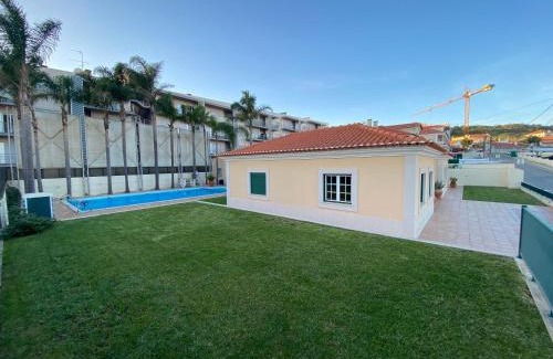 Sao Martinho do Porto Villa | Inviting Ground-Floor Villa with Private Heated Pool
