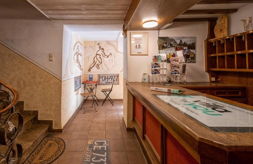 Huben House | Inviting Group Retreat with Private Sauna and Spa Access