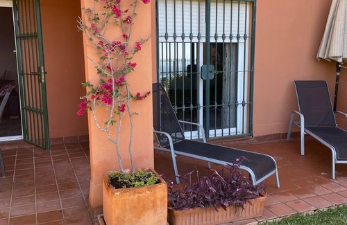 Alcorrin Apartment | Elegant Ground Floor Apartment with Pool and Breakfast
