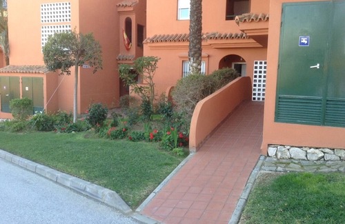 Alcorrin Apartment | Elegant Ground Floor Apartment with Pool and Breakfast