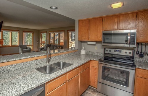 Keystone Condo | Pet-Friendly Ground Floor Condo with Meadow Views & Amenities
