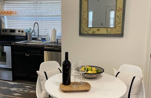 Westfield House | Elegant Guest House in Central Austin - Family Friendly!