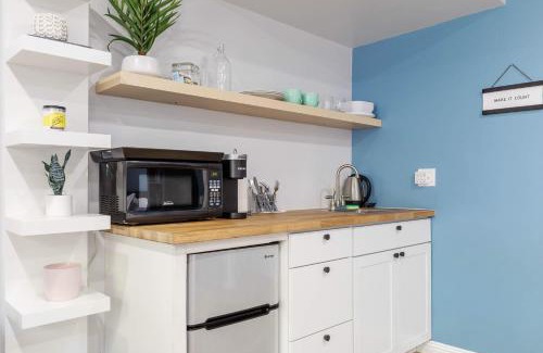 Valley Village Apartment | Cozy Guest Studio with Private Entry and Oceanfront Views