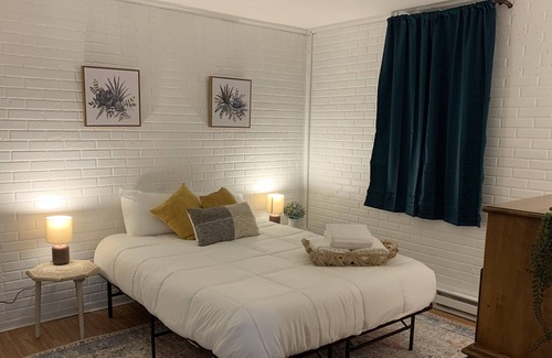 Hamilton House | Spacious Guest Suite 12 minutes from Nauvoo, IL.