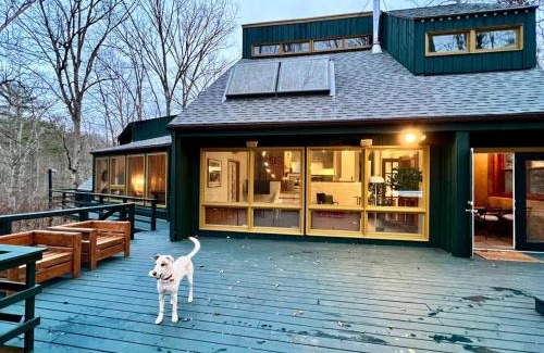 Athens Apartment | Discover a Hidden Gem with Pool and Hot Tub in Athens, OH