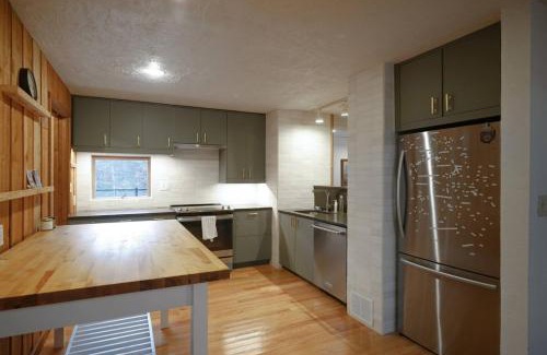 Athens Apartment | Discover a Hidden Gem with Pool and Hot Tub in Athens, OH