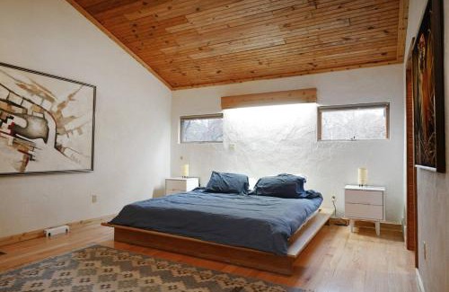 Athens Apartment | Discover a Hidden Gem with Pool and Hot Tub in Athens, OH