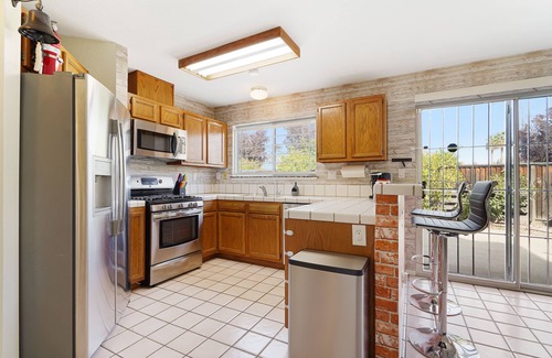 Mount Eden House | Bright 5BR Home with High Ceilings in SF Bay Area
