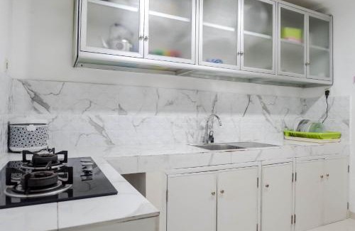 Suko Manunggal Apartment | High Floor 2BR Apartment with Pool at Taman Beverly