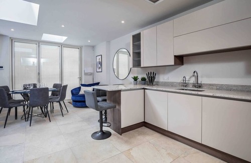 Woodseats House | Modern Hotel with Kitchen & Wheelchair Access, Rated 10/10