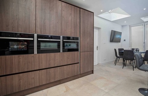 Woodseats House | Modern Hotel with Kitchen & Wheelchair Access, Rated 10/10