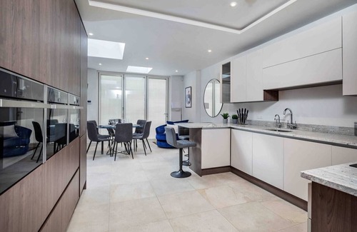 Woodseats House | Modern Hotel with Kitchen & Wheelchair Access, Rated 10/10