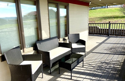 Hillsboro Condo | Inviting Hillsboro Condo with Family-Friendly Amenities