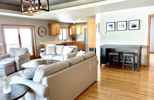 Hillsboro Condo | Family-Friendly Hillsboro Condo with Full Kitchen & 10/10 Rating