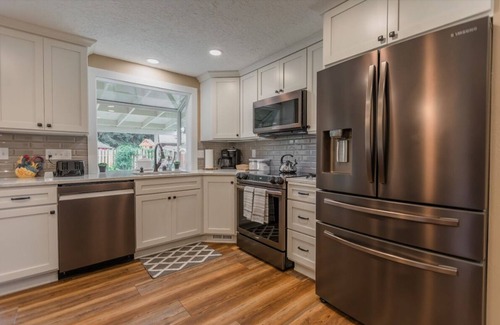 Hillsboro House | Experience the Hillsboro Oasis: Pet Friendly & Family-Ready