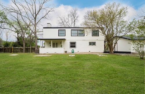 Lockhart House | Historic Home with Ocean View and Spa Near Downtown Lockhart