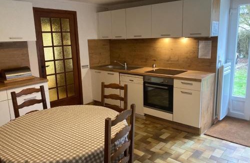 Asnieres-en-Bessin House | Cozy Holiday Home Near Omaha Beach - 4-Star Family Retreat