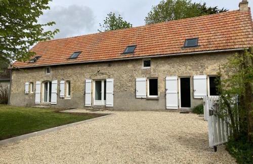 Asnieres-en-Bessin House | Cozy Holiday Home Near Omaha Beach - 4-Star Family Retreat