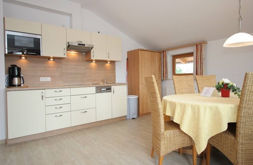 Uderns Apartment | Inviting Holiday Flat Near Ski Area with Family-Friendly Amenities