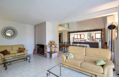 Cherveix-Cubas Villa | Villa Gîte: Pool, Hot Tub & Garden Oasis Awaits You