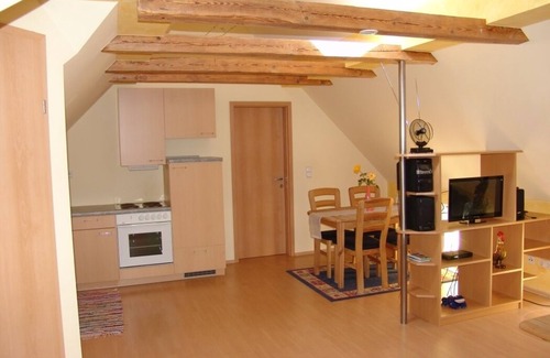 Eichberg-Trautenburg House | Perfect Holiday Home: Pet-Friendly with Pool & Breakfast