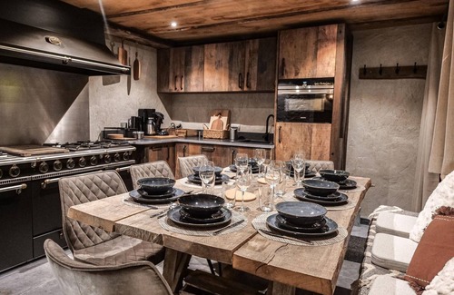 Foy House | Relaxing Holiday Home Nestled in Serene Wooded Retreat