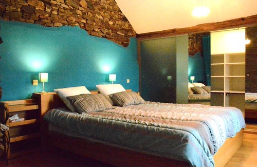 Champlon House | Spacious holiday home in Champlon with garden